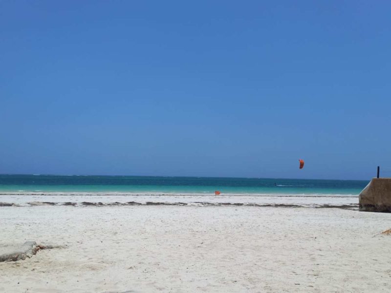 Diani Beach nchini Kenya kwenye Bahari ya Hindi