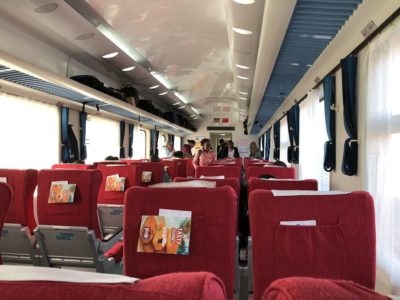 Safari ya treni Nairobi - Mombasa katika darasa la 1